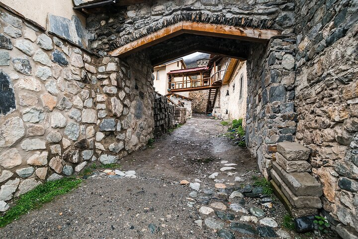 6 Days Tour to the Jewels of Prehistoric West - Photo 1 of 4