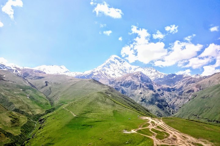 Jeep tour to Kazbegi