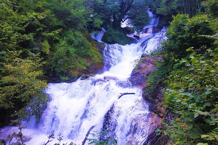 Rachkha waterfall