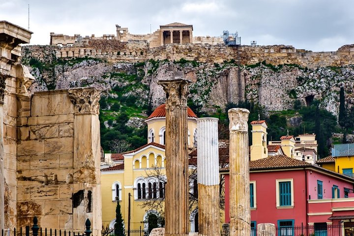 Explore the charming blend of ancient ruins and colorful architecture in Athens where history and local culture come together against the stunning backdrop of the Acropolis. Discover hidden gems!