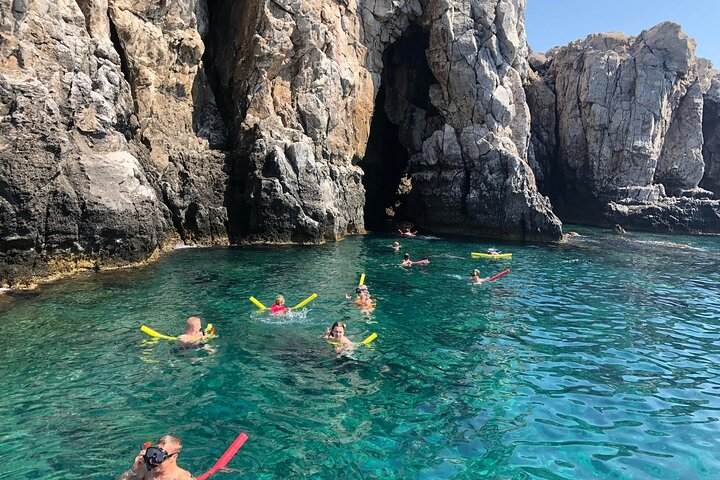 3-hour boat tour - Photo 1 of 6