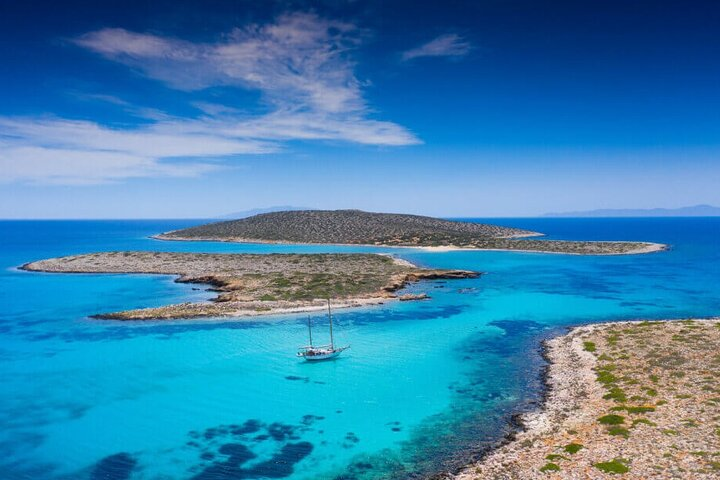 Aeolus motoryacht cruise in Paros - Photo 1 of 6