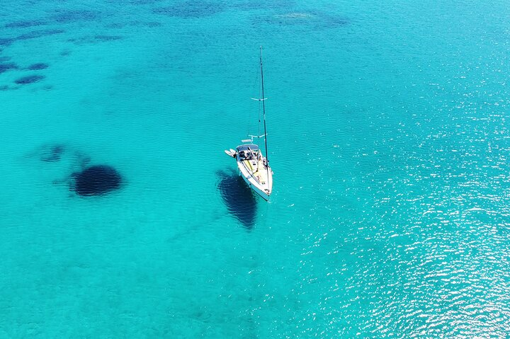 Rhenia Karantina beach
