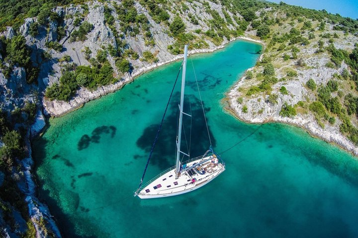 Semi-Private Sailing Cruise to Iconic Bays (Shore-Ex Top Choice) - Photo 1 of 25