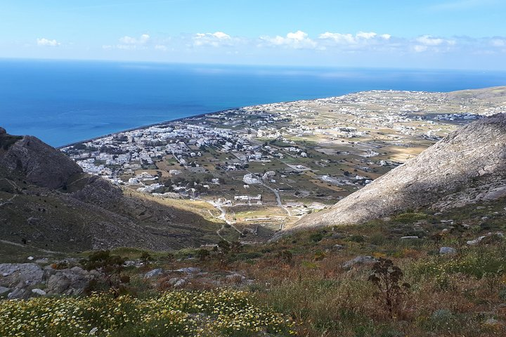 Discover the southeastern coast of Santorini - Photo 1 of 9