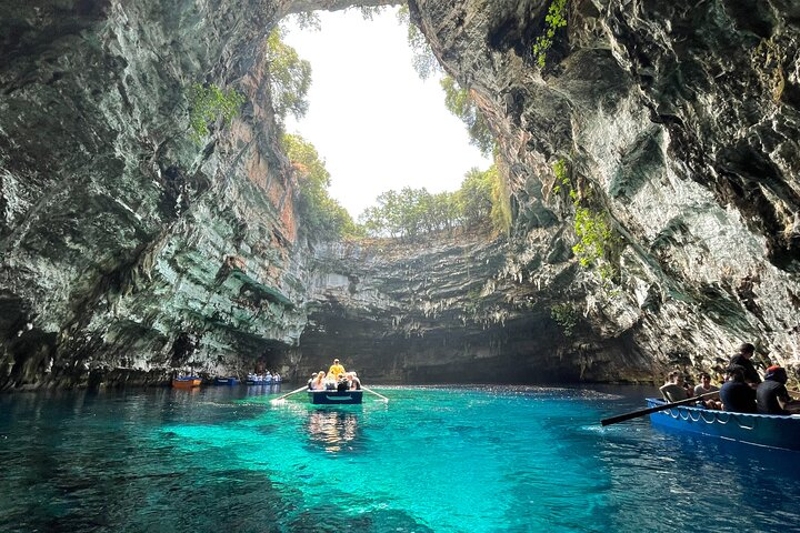 Dream Tour: Melissani Lake, Drogarati Cave, Myrtos (viewpoint) - Photo 1 of 9