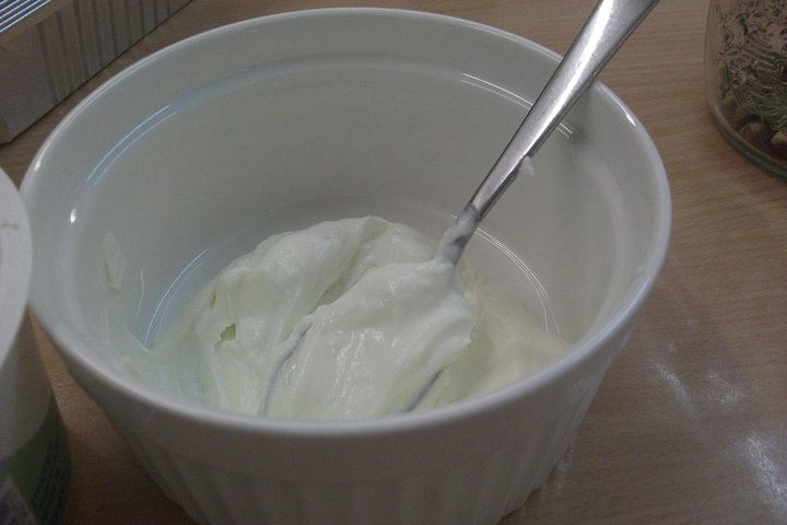 step by step we learn to make yogurt a la Greek