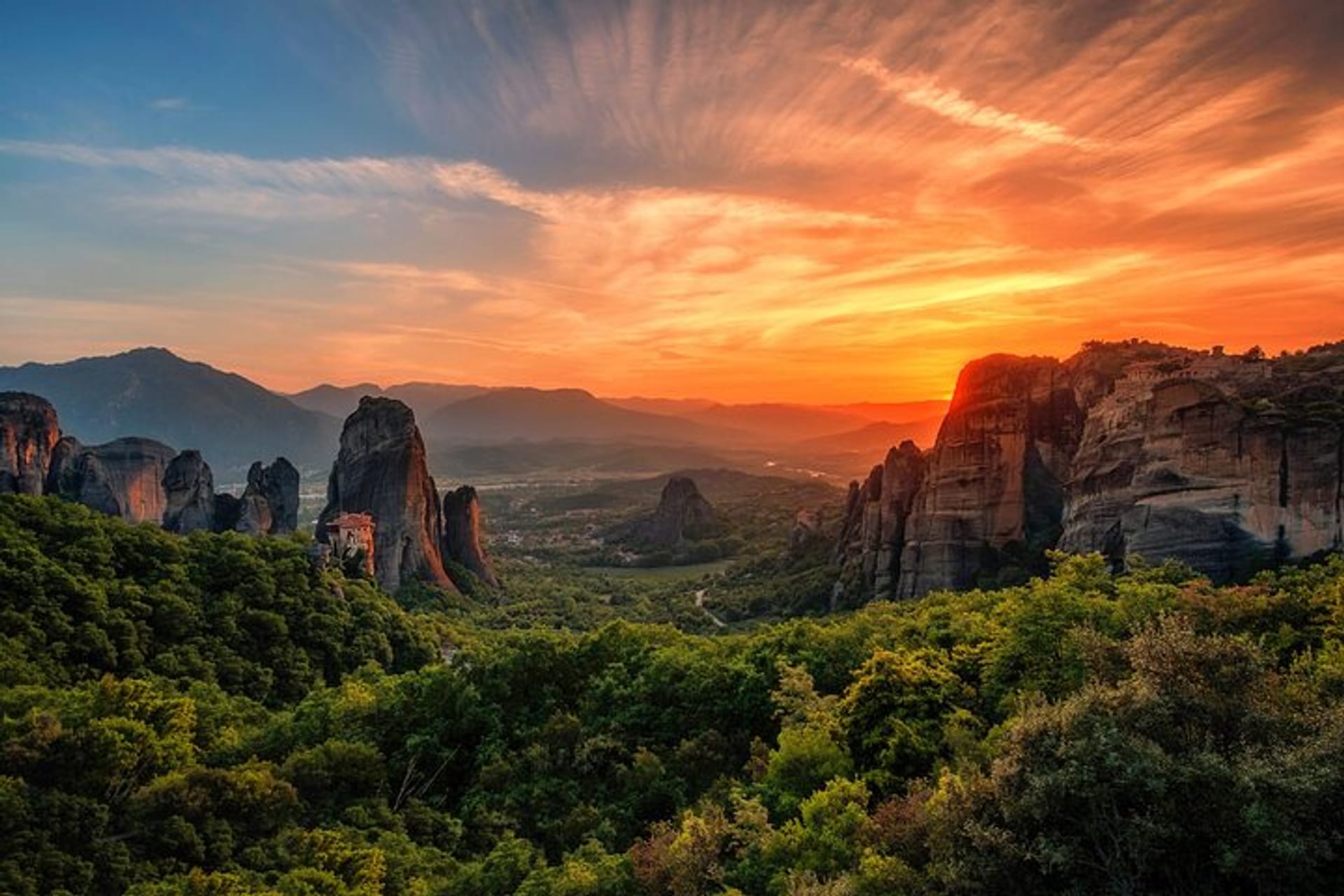 Meteora: Guided Sunset Tour with Monasteries and Caves Visit in
