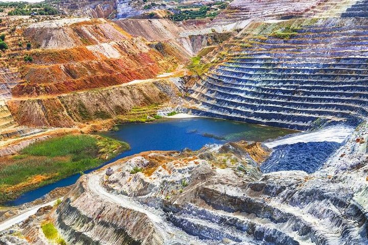 Milos Her Soul Her Earth - Photo 1 of 6