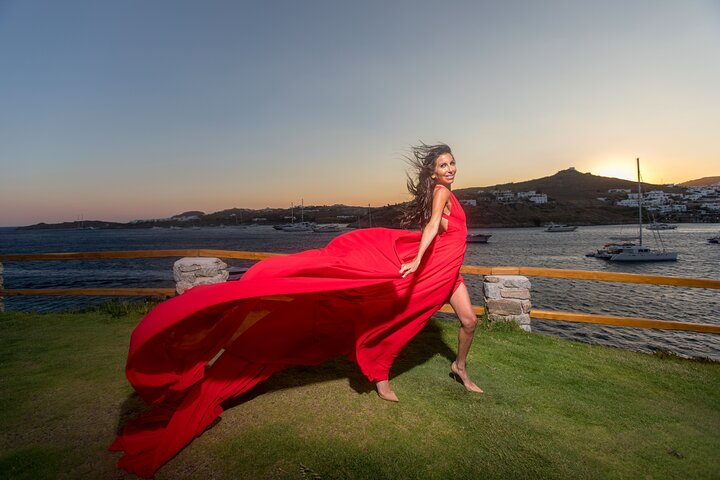 Mykonos 2,5 h. Fashion style PhotoShoot and photography lessons - Photo 1 of 18