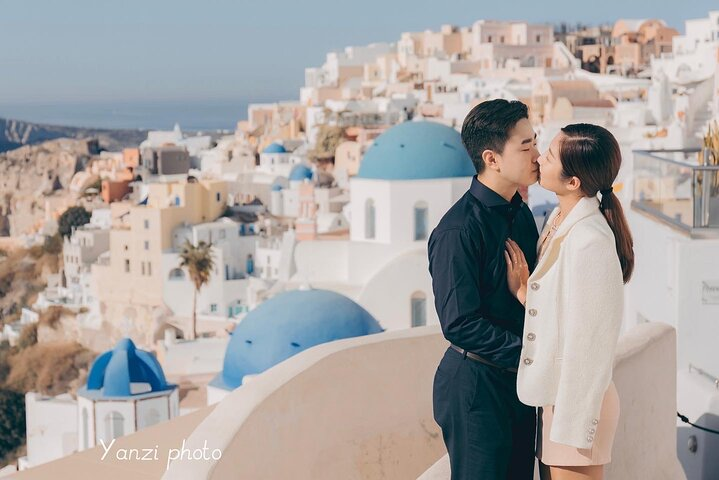Private Santorini Photography in Oia 伊亚步行旅拍 - Photo 1 of 9
