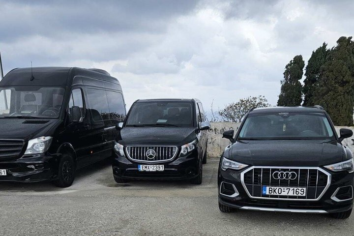 Private Transfer via Lux 8seats Minivan - Santorini Port to Santorini Anywhere - Photo 1 of 11