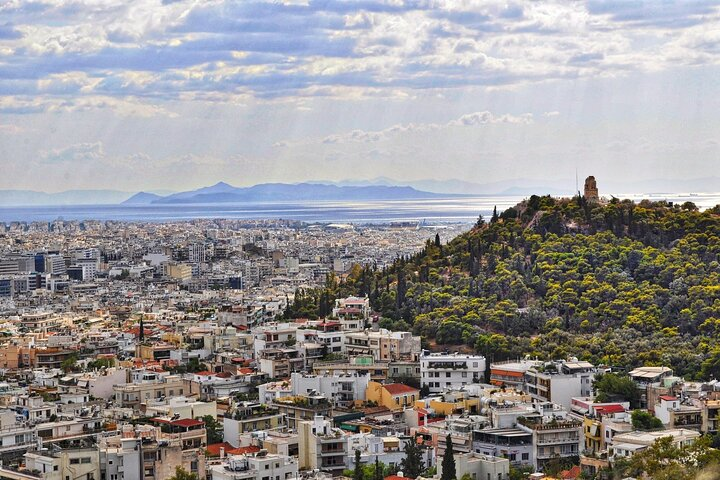 Discover Athenian heritage as you stroll through the iconic Benaki Museum surrounded by stunning views and rich history that reflect the spirit of Greece. An unforgettable exploration awaits!