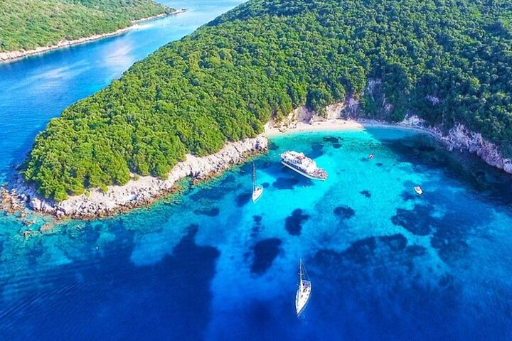 Deluxe Cruise-Friendly Corfu Beach Bliss & Town Stroll - Photo 1 of 9