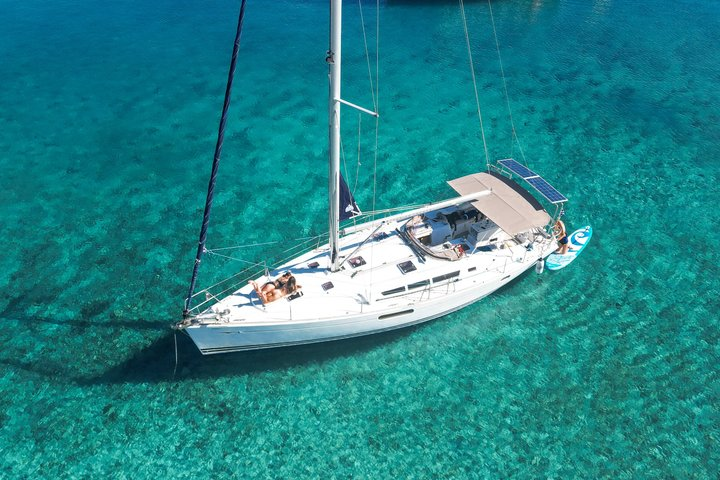 Dia Island Sailing Cruise with Meal and Water Activities - Photo 1 of 16