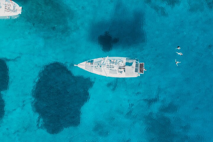Dia Island Sailing Cruise with Meal and Water Activities - Photo 1 of 17