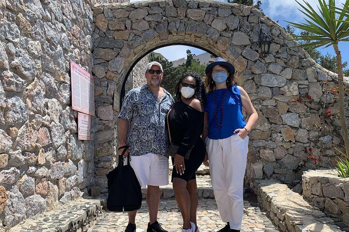 Private Santorini Half Day Highlights 4-Hour Tour & Native Driver - Photo 1 of 18
