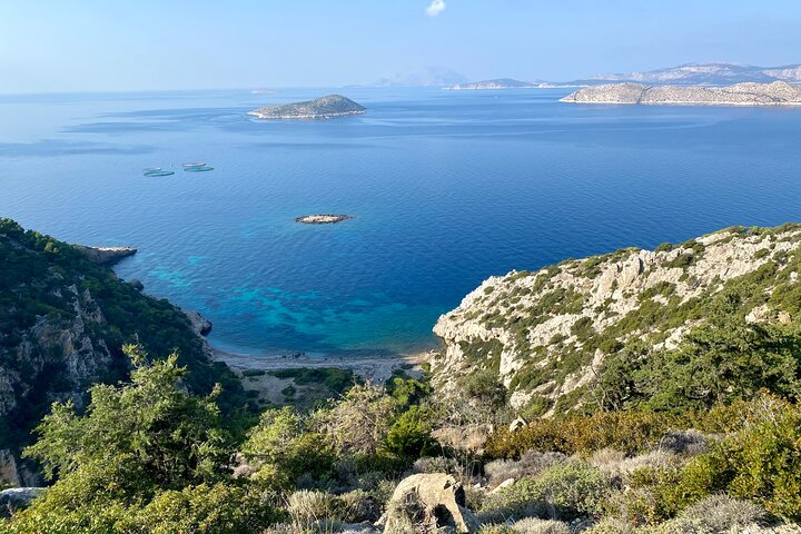 Small group hiking between the beach and Kritinia Castle - Photo 1 of 11