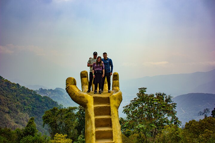 Your are golden so is their hand..! Vieuwpoint in Altamira