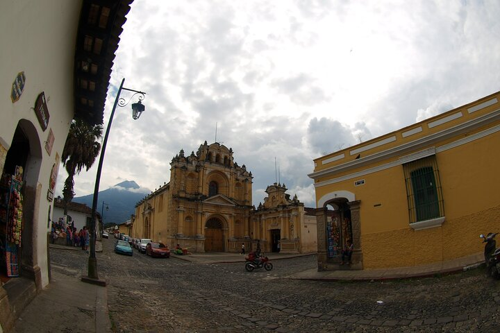 Colonial and Cultural Walk in Antigua Guatemala - Photo 1 of 8