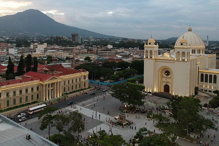 Sightseeing in San Salvador