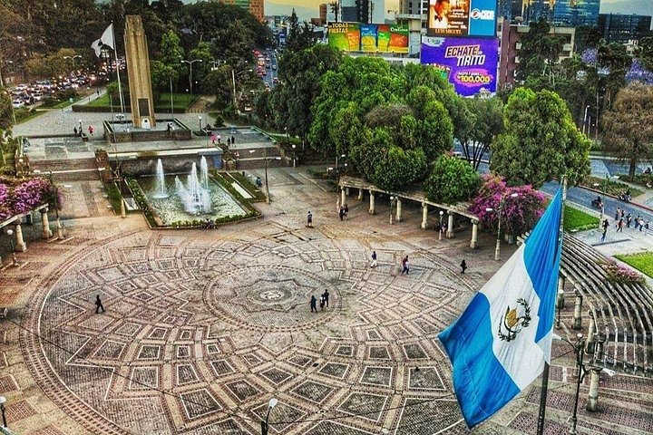 Plaza Obelisco to the Heroes of the Independence of Guatemala.
