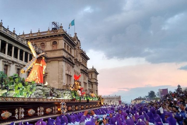 Tour of Catholic Processions During Holy Week in Guatemala City - Photo 1 of 17