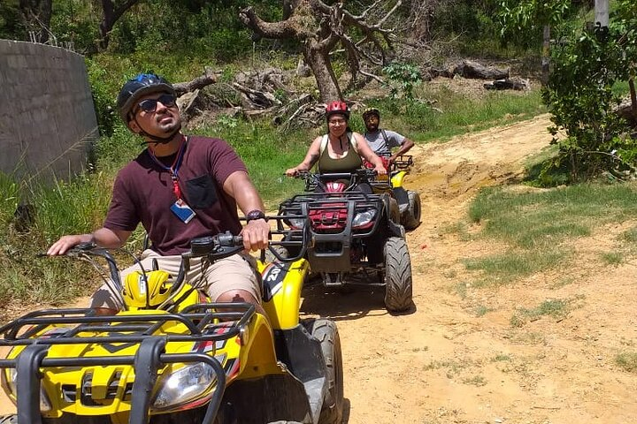 Roatan Best off road ATV, food tasting and beach  - Photo 1 of 16