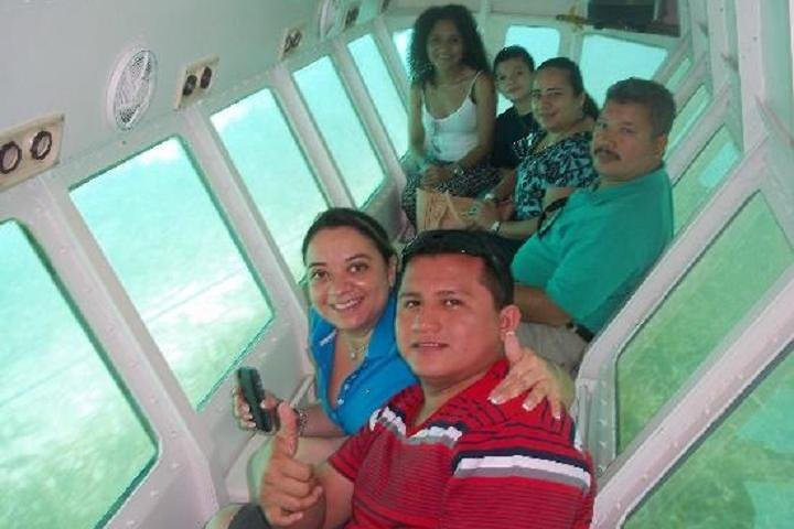 Roatan Glass Bottom Boat Tour and Beach - Photo 1 of 5