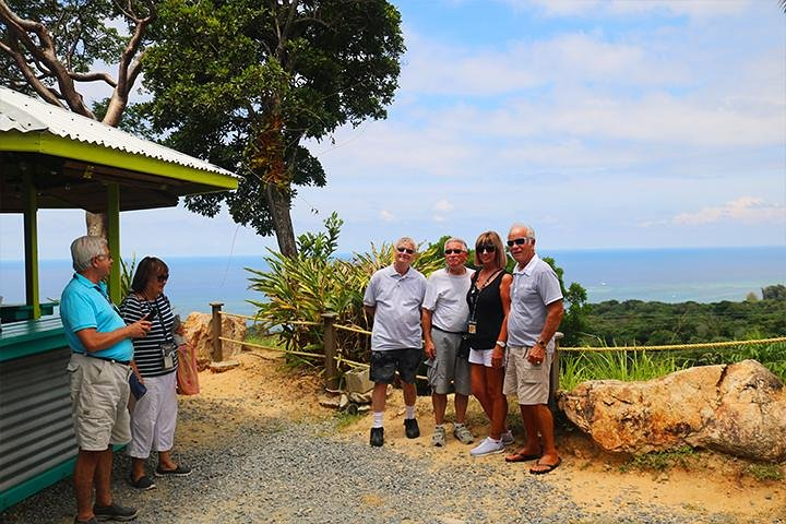 Roatan Sightseeing to the Chocolate, Cameo, Cigars & Rum Factories - Photo 1 of 16