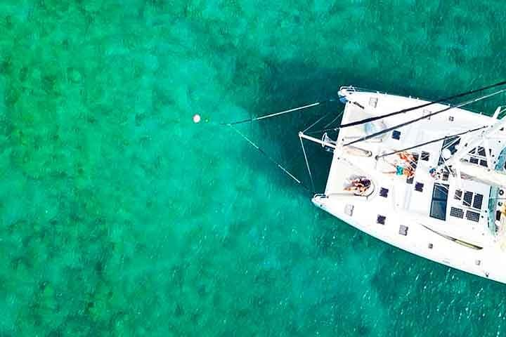 Roatan island the perfect destination with turquoise warm waters