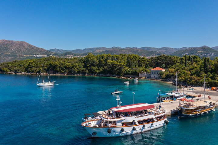 Regina Maris Docked