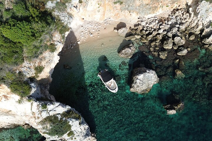 Private Boat Tour Tailor-Made 6h - All Inclusive - Photo 1 of 7