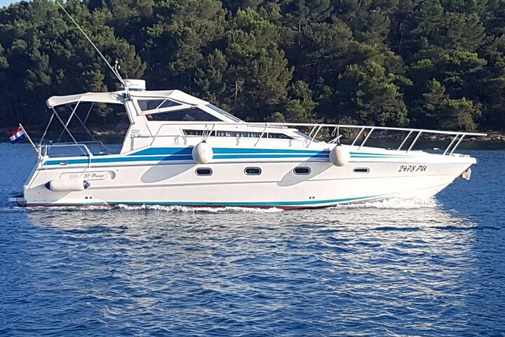 Private Half-Day Boat Excursion in Pula - Photo 1 of 3