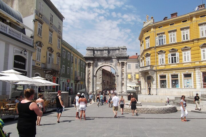 Pula Sergei triumph arch