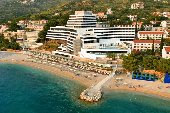 Private transfer (Taxi) - Makarska to Split Airport - Photo 1 of 5