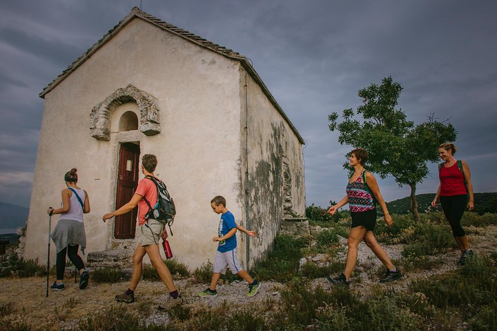 Procession path - Photo 1 of 12