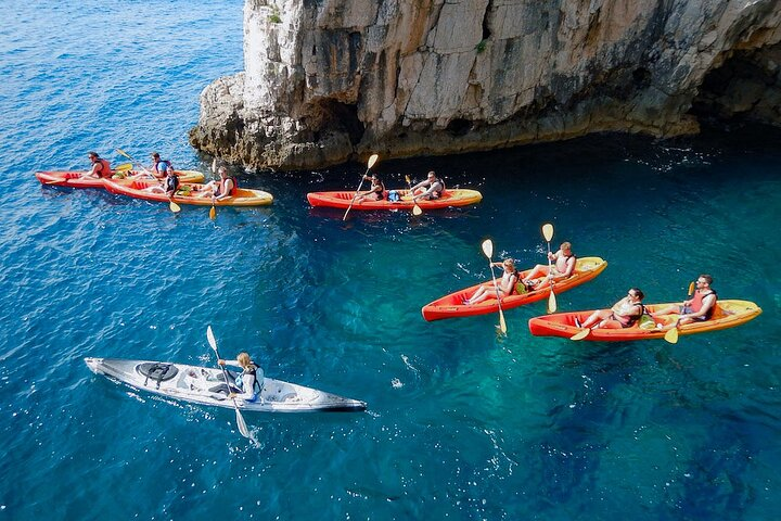 Group of kayakers in the canyon.