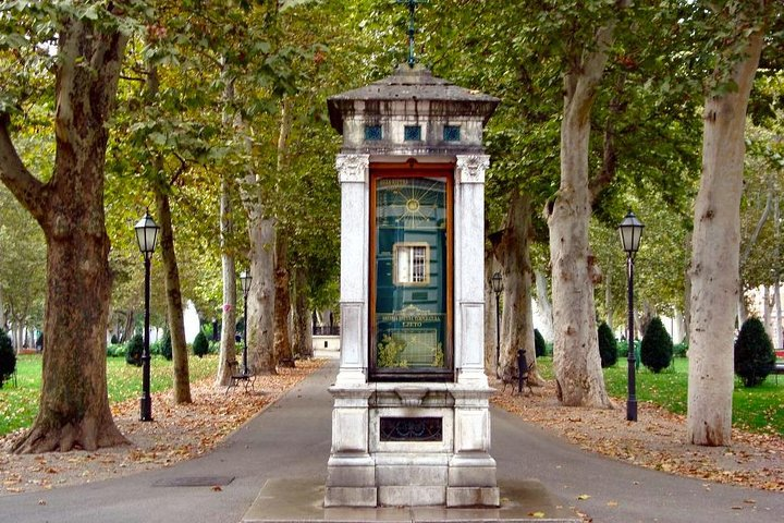 Stroll It To Know It - Photo 1 of 7