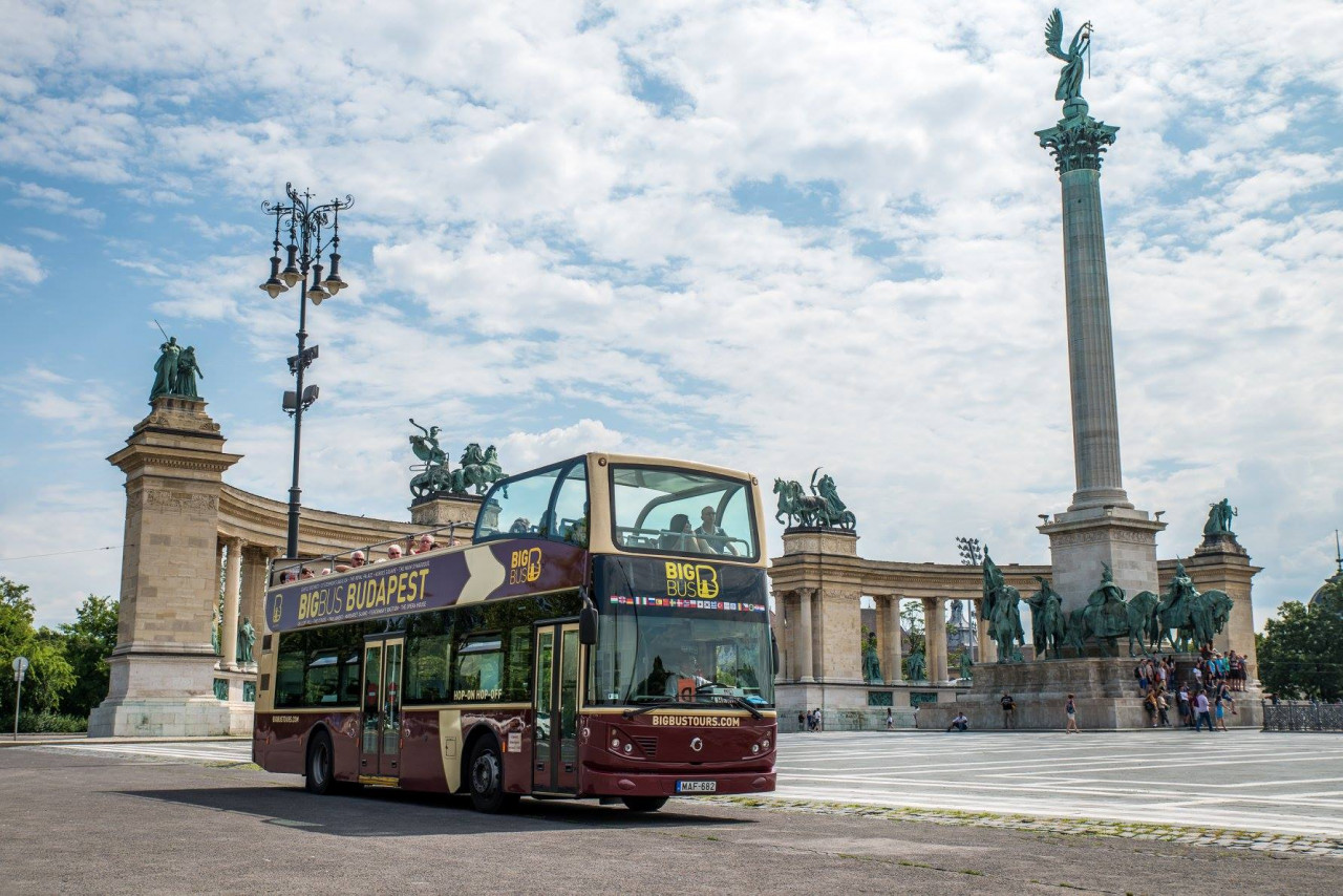 Big Bus Budapest Hop-on Hop-off Bus Tour - Photo 1 of 16