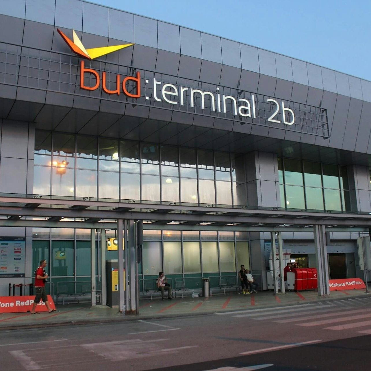 Budapest: Shared Transfer To/From Budapest Airport and City Center Hotels - Photo 1 of 6
