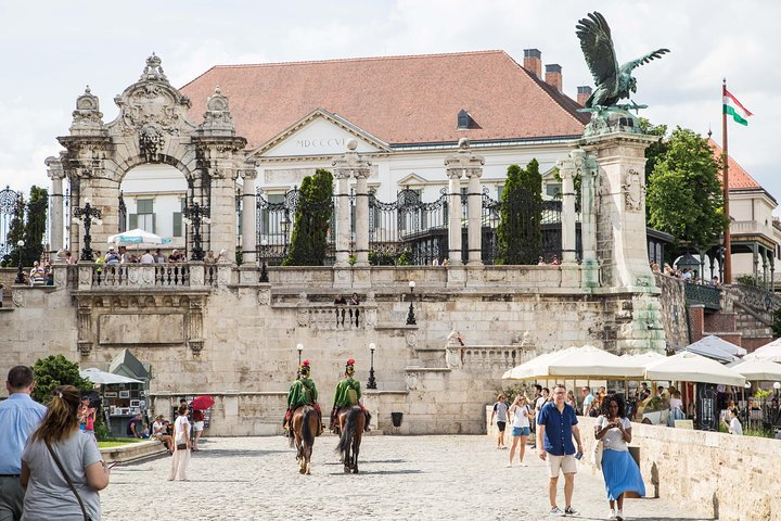 We will pass this beautiful gate in the Castle