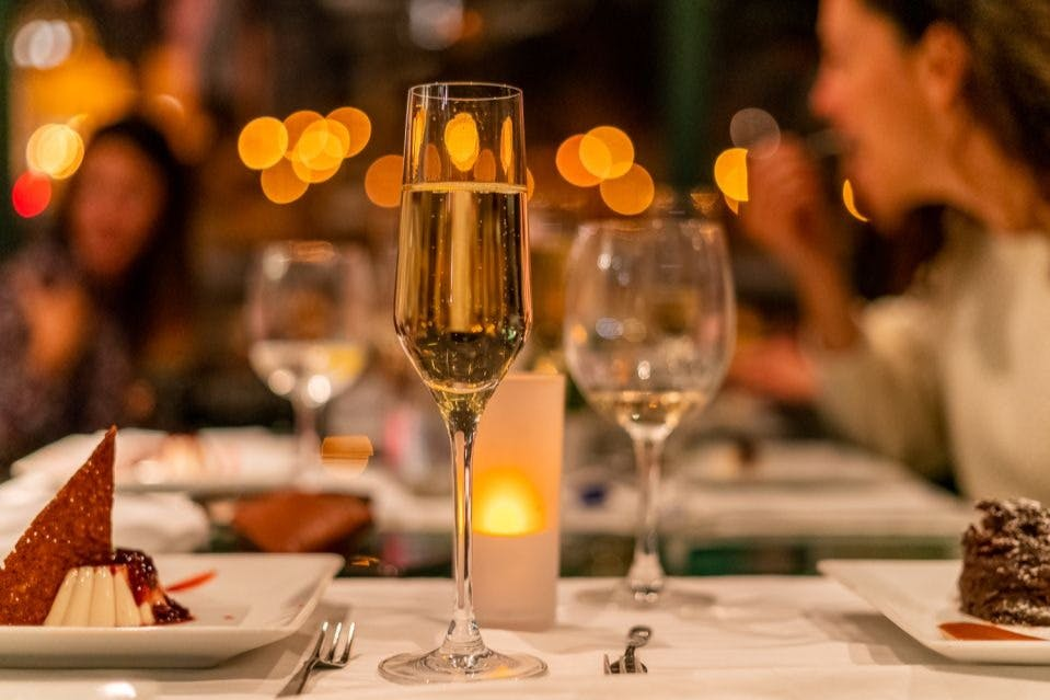 Budapest: Dinner Cruise + 1 Drink + Live Music - Photo 1 of 7