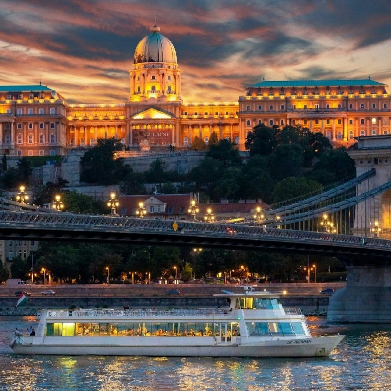 Budapest: Evening Cruise and Dinner with Champagne & Live Entertainment - Photo 1 of 15