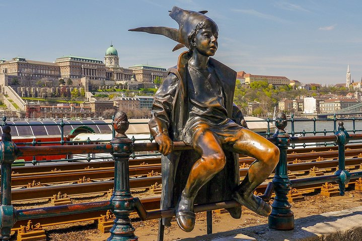 Explore Budapest’s Art and Culture with a Local  - Photo 1 of 6