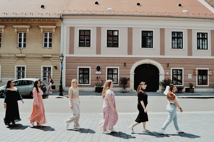 Hollywood movie tour of Budapest-be a part of art - Photo 1 of 4