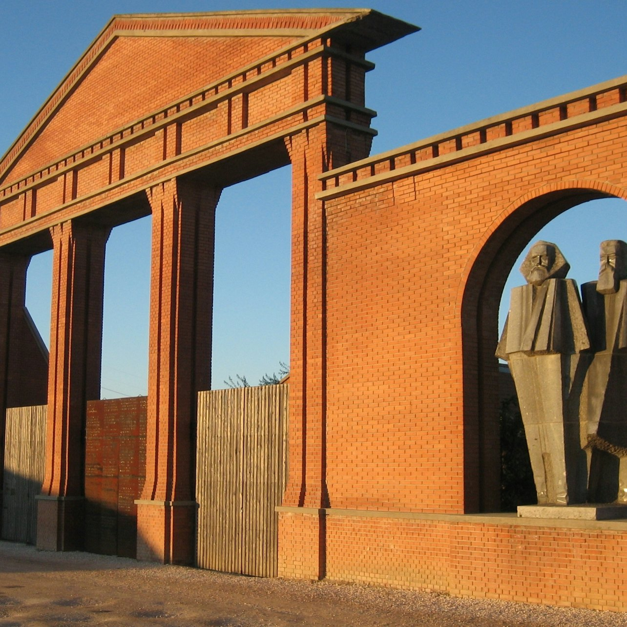 Memento Park Guided Tour in English - Photo 1 of 4