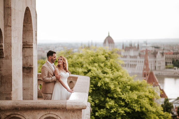 Morning Photoshoot in Beautiful Budapest - Photo 1 of 6