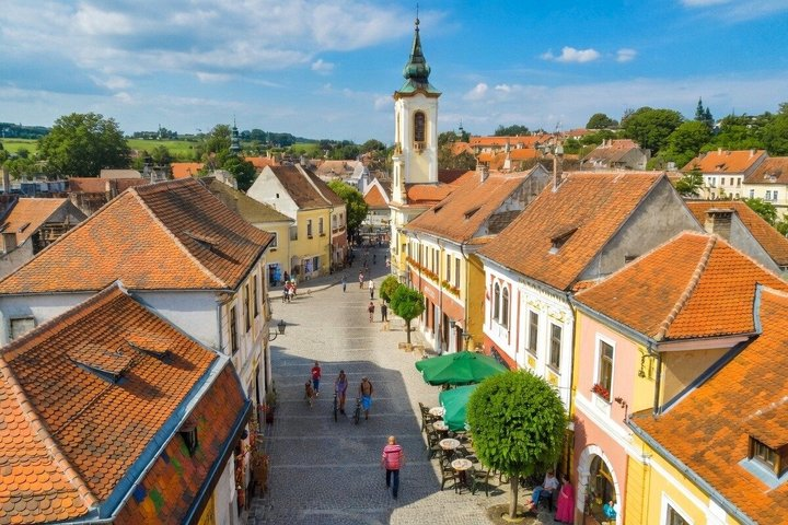 Scenic Danube River bend hills & the Art Town: Private Car Tour - Photo 1 of 19