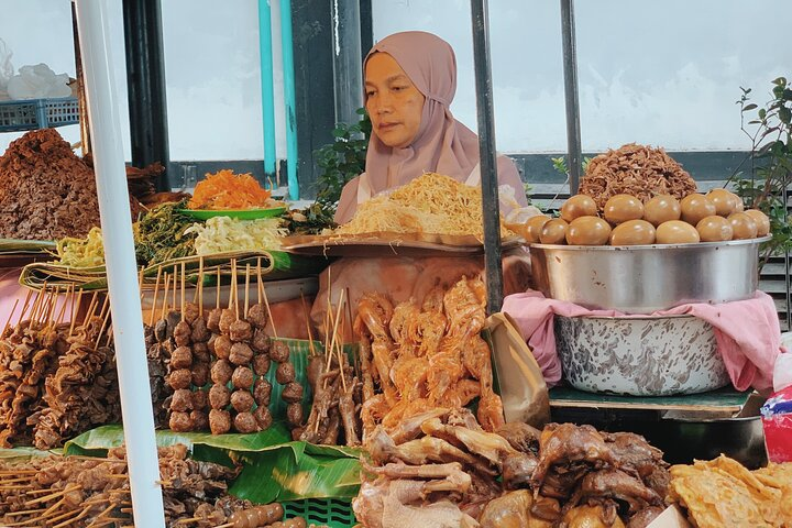 Yogya's Nasi Pecel - Yogyakarta's traditional salad with stewed vegetables and peanut sauce.